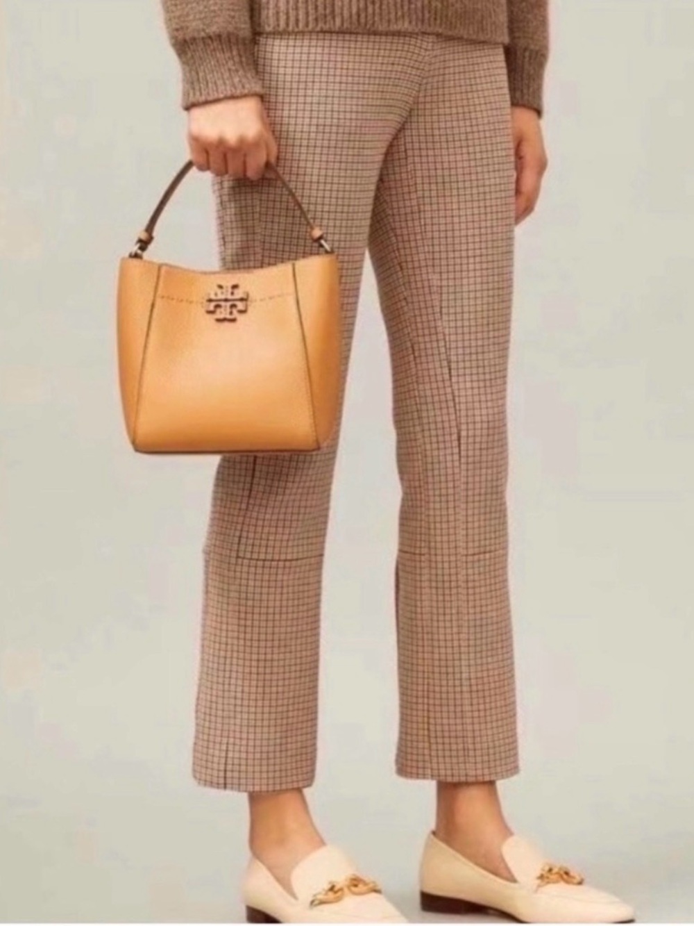 Tory Burch Pebbled Leather Mcgraw Bucket Bag - Picture 12 of 13
